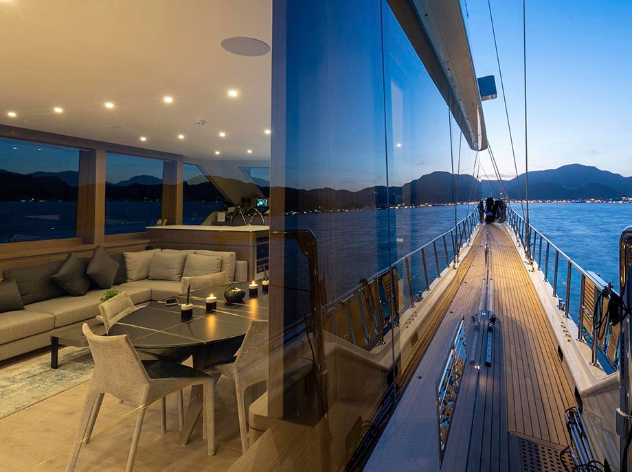 /uploads/16_yacht_good_life_16_9c81444952.jpg