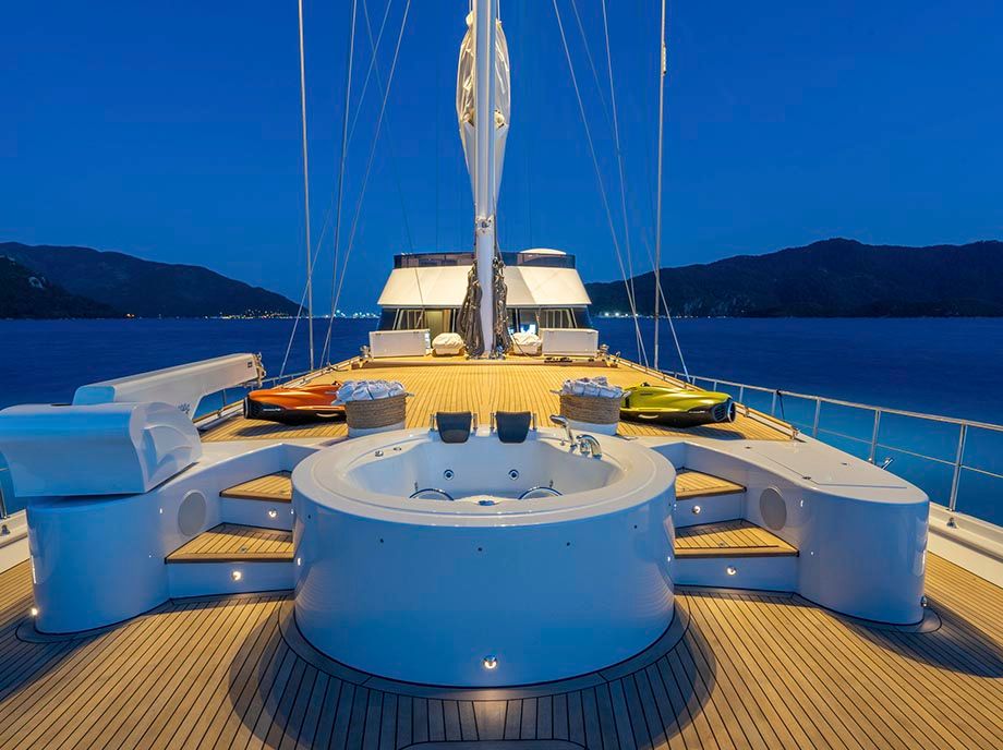 /uploads/17_yacht_good_life_17_b9864be0af.jpg