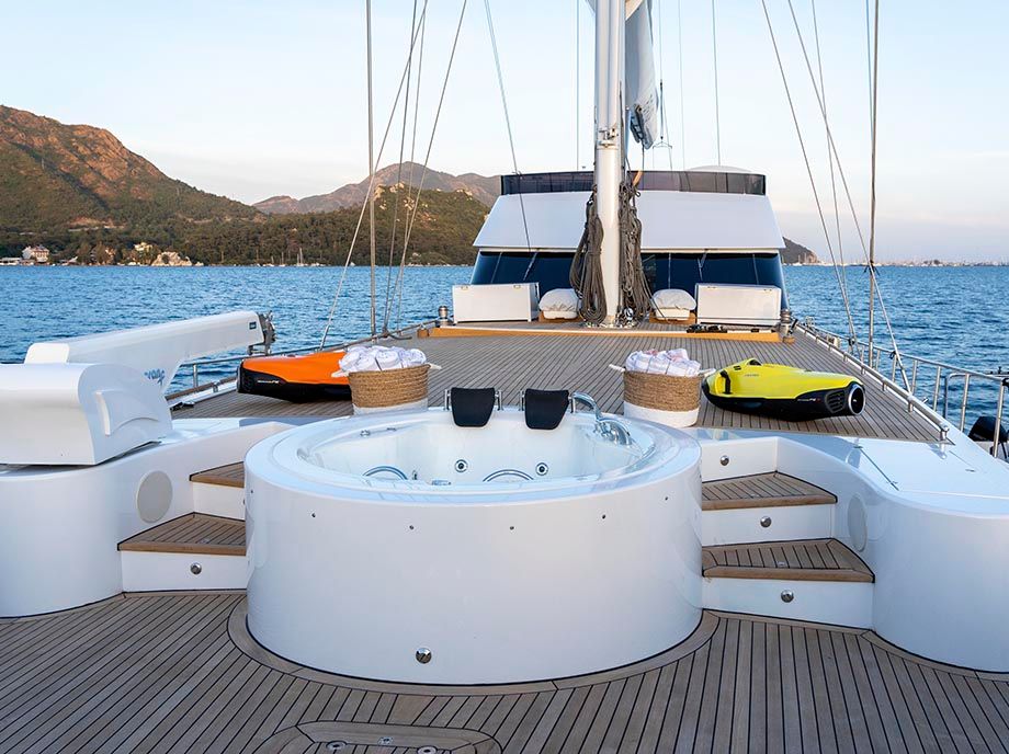 /uploads/19_yacht_good_life_19_de86c26538.jpg
