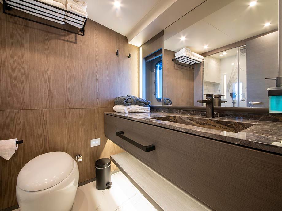 /uploads/35_yacht_good_life_35_aaef089a00.jpg