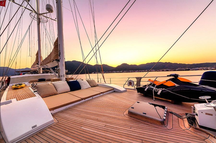 /uploads/luxury_gulet_frontdeck_b15ed23fa2.jpg